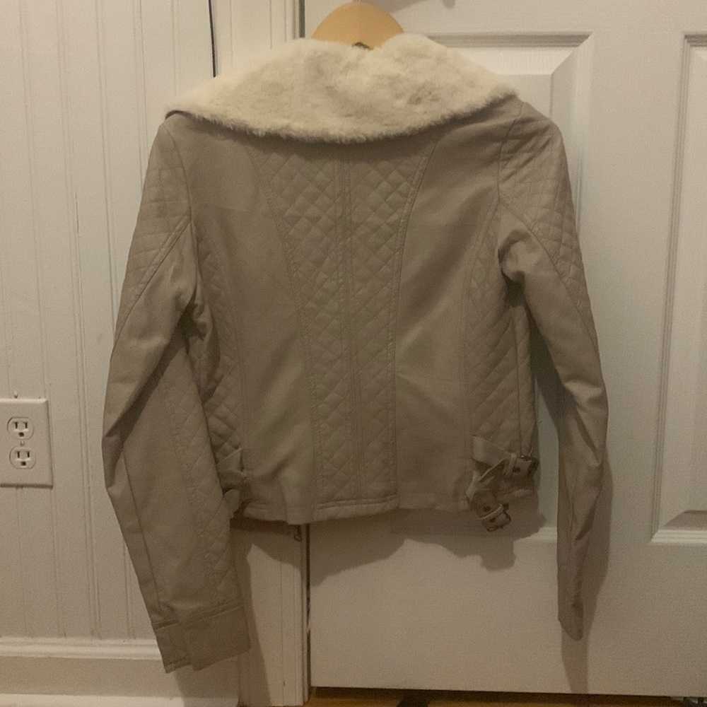 🤎super cute jacket 🤎 - Picture 2 of 3